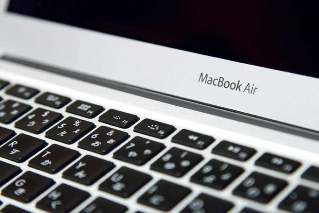 ３年使用後レポ「MacBook用ケースは国立商店のスリーブケースが最高！」