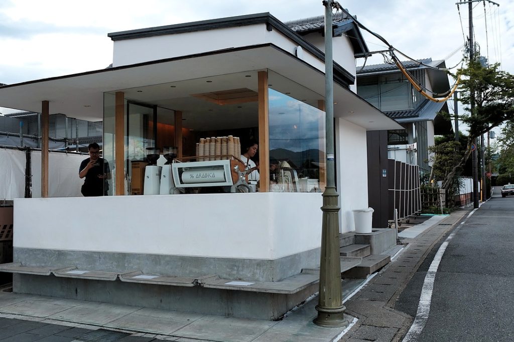 アラビカ京都 嵐山 桂川の辺りに立つエスプレッソが美味しいコーヒースタンド もぐパラ